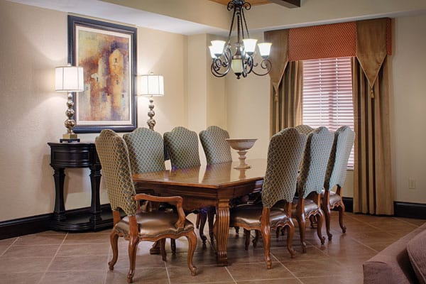 Timeshare Rentals in Florida: Club Wyndham Bonnet Creek Dining Area