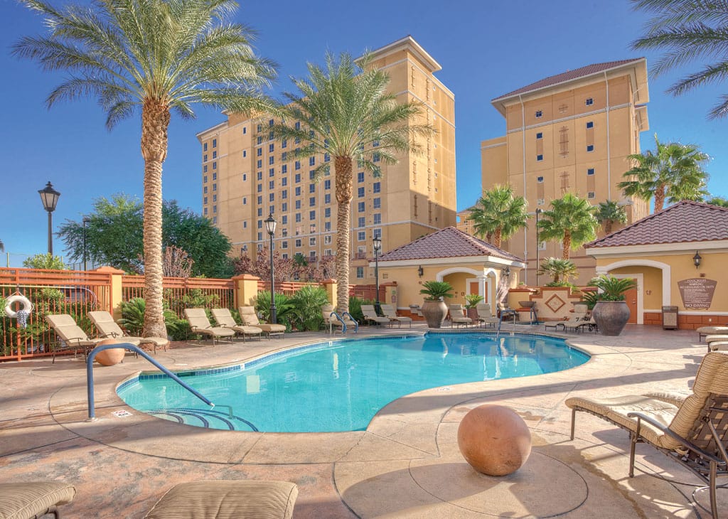 Grand Desert Pool